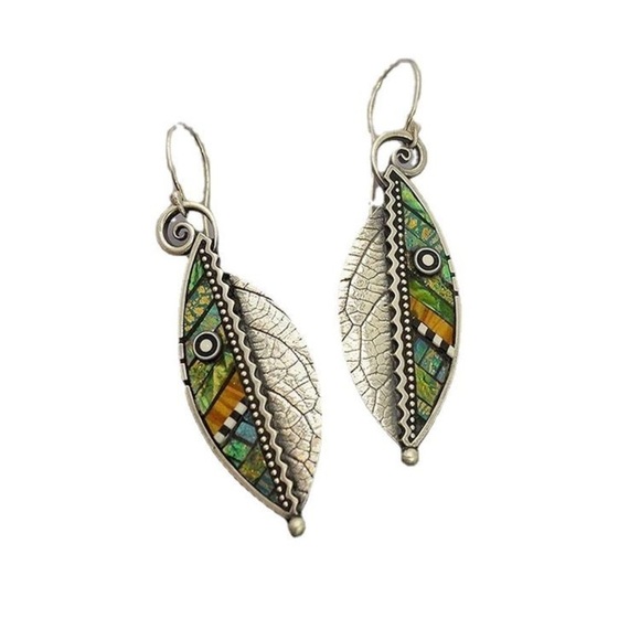 Boho festival silver tone and multicolored fish / leaf design fashion earrings - Picture 2 of 11
